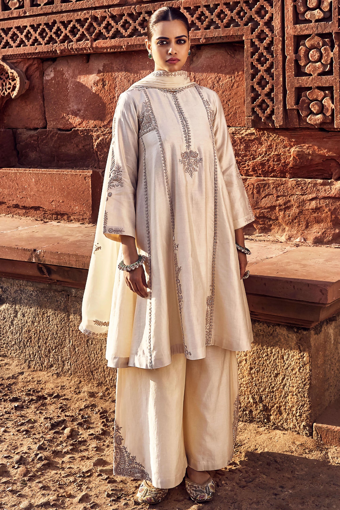 Kachi Kora Dori Ekru Kurta Set