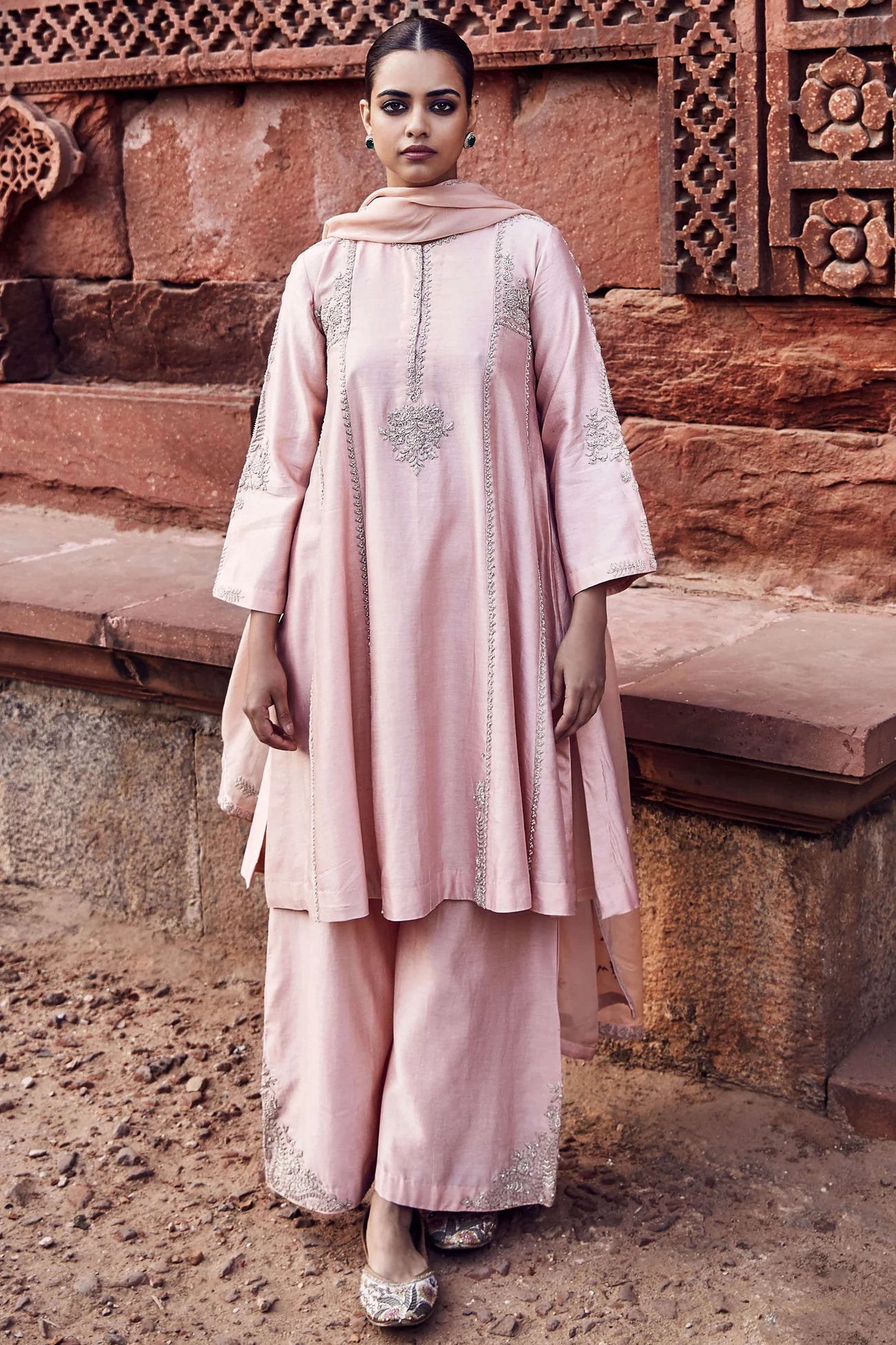 Kachi Kora Dori Gulabi Kurta Set